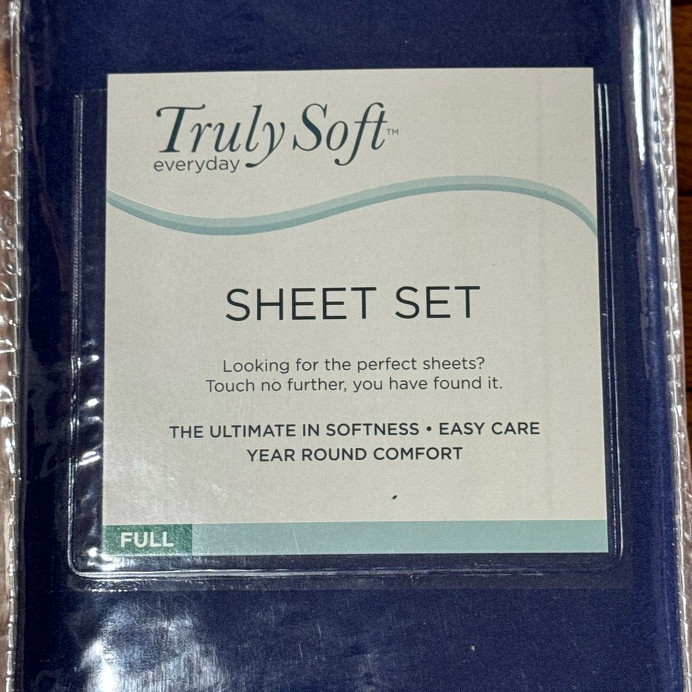 Truly Soft Everyday Sheet Set - Dark Blue - Full -  Wrinkle Resistant - NEW
